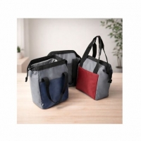  Bolsa t�rmica em poli�ster resistente � �gua.